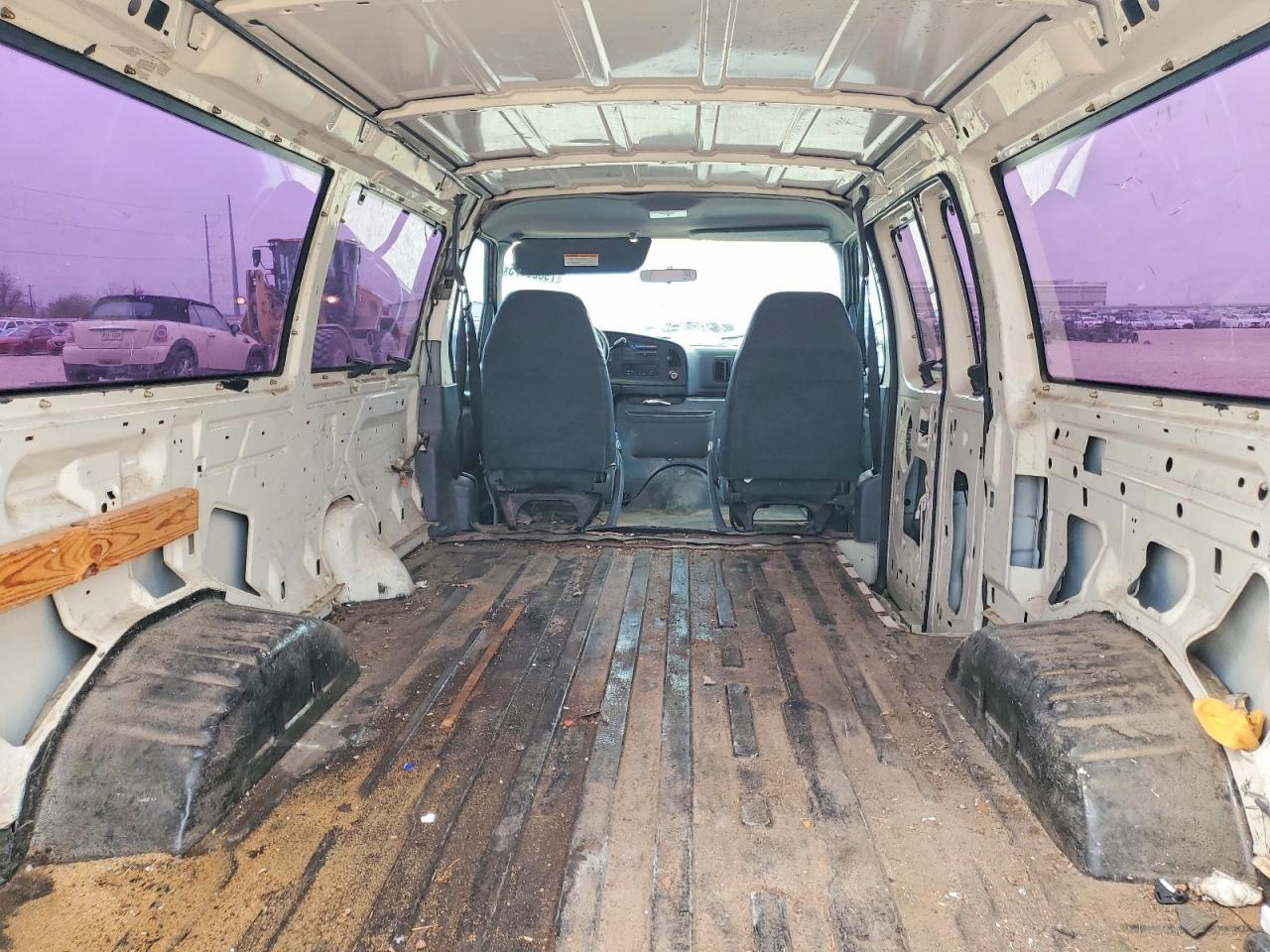 1996 FORD E250 DELIVERY VAN photo 10