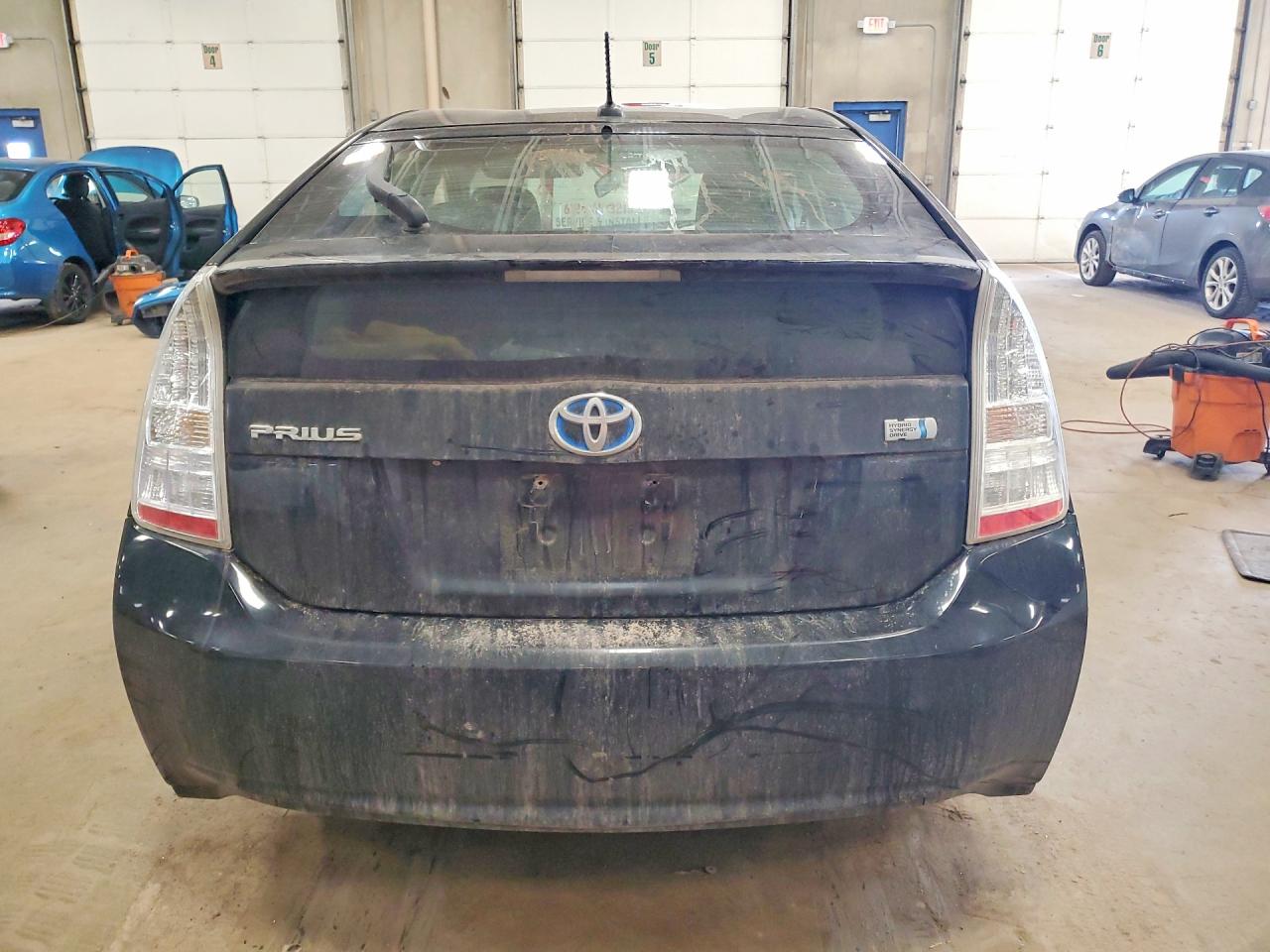2011 TOYOTA PRIUS THREE photo 11