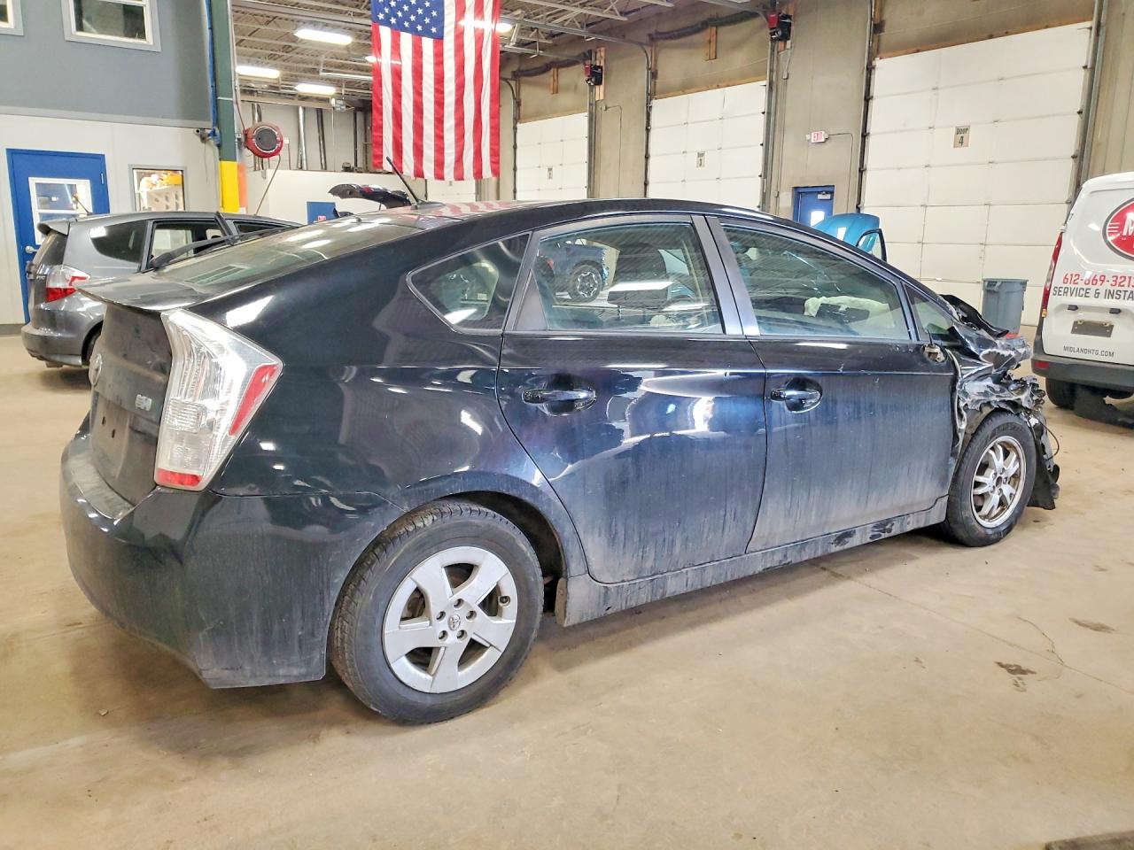 2011 TOYOTA PRIUS THREE photo 5