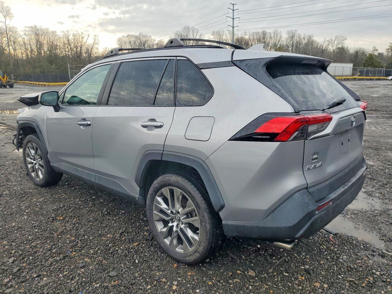 2019 TOYOTA RAV4 XLE PREMIUM photo 3