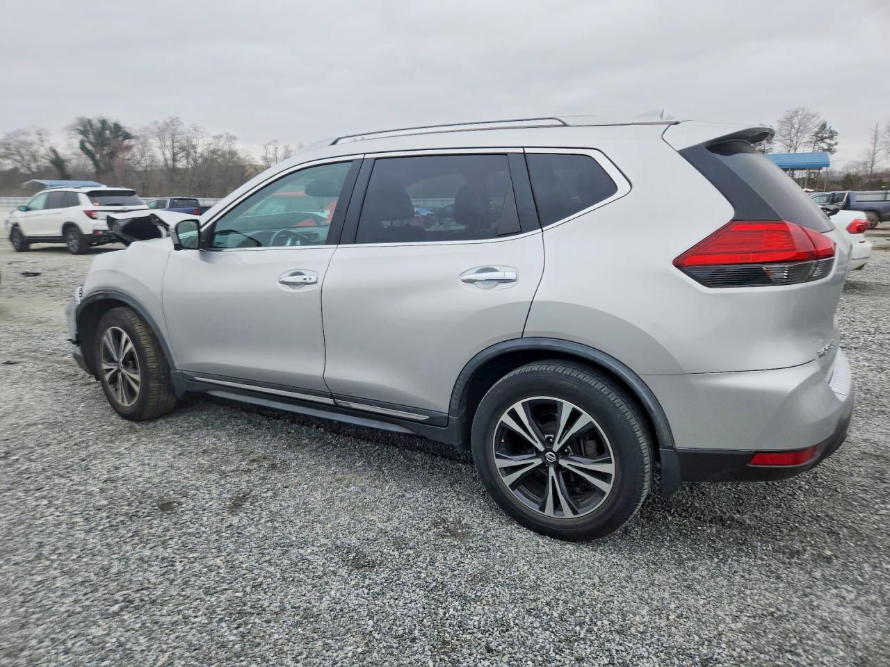 2017 NISSAN ROGUE SL photo 2