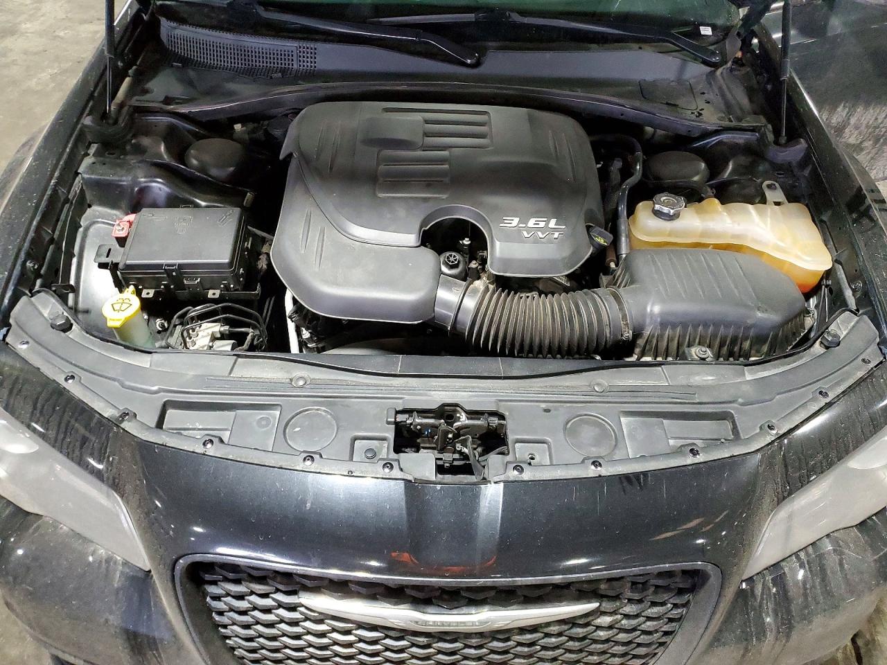 2019 CHRYSLER 300 S photo 31