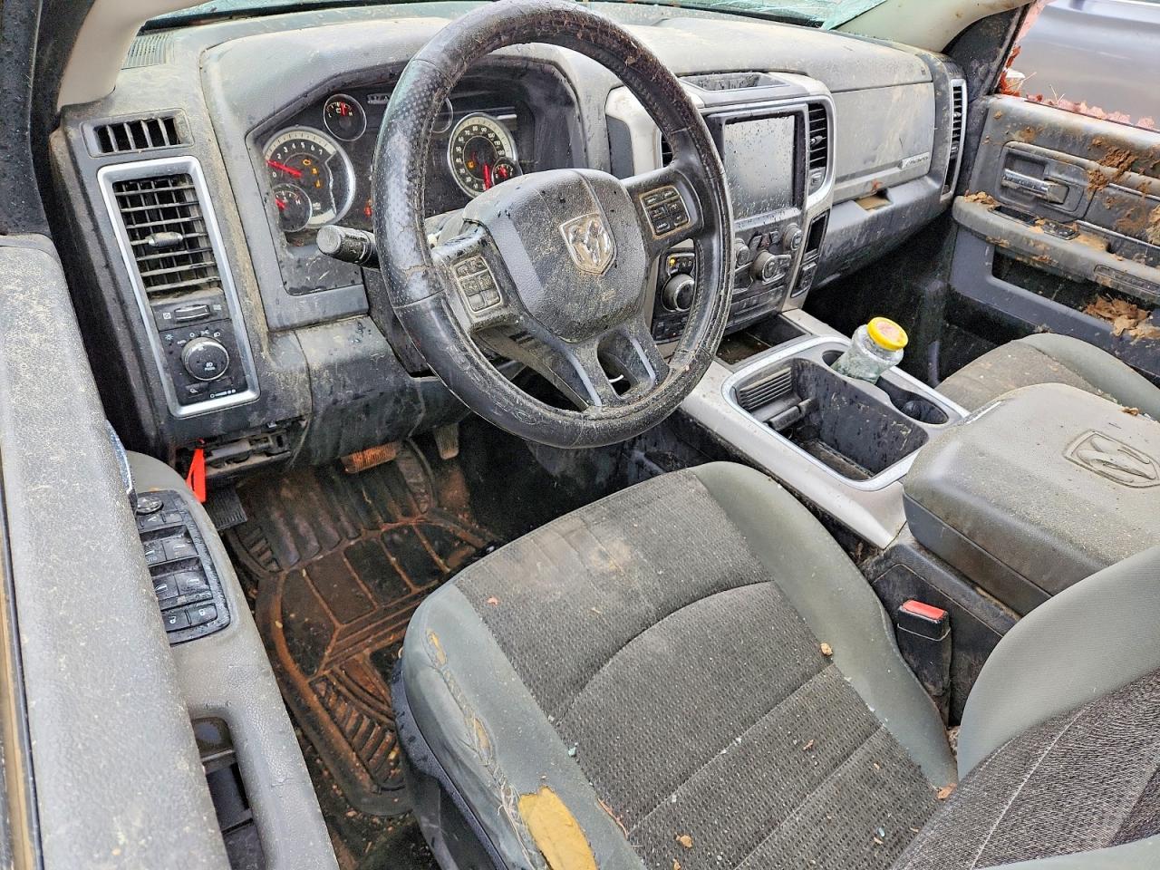 2016 RAM 1500 SLT photo 15
