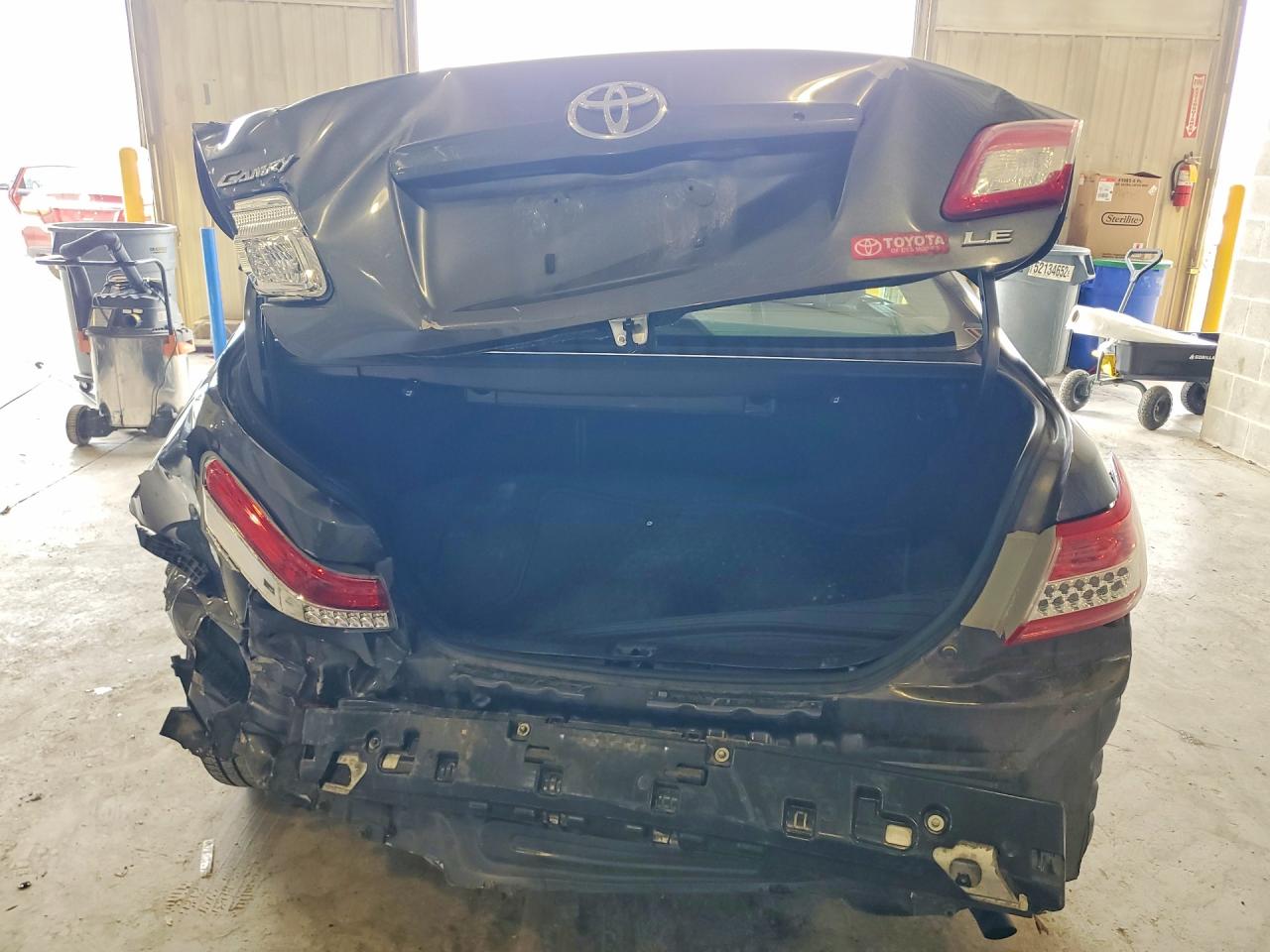 2010 TOYOTA CAMRY LE photo 6