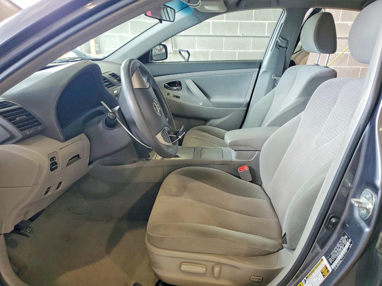 2010 TOYOTA CAMRY LE photo 7