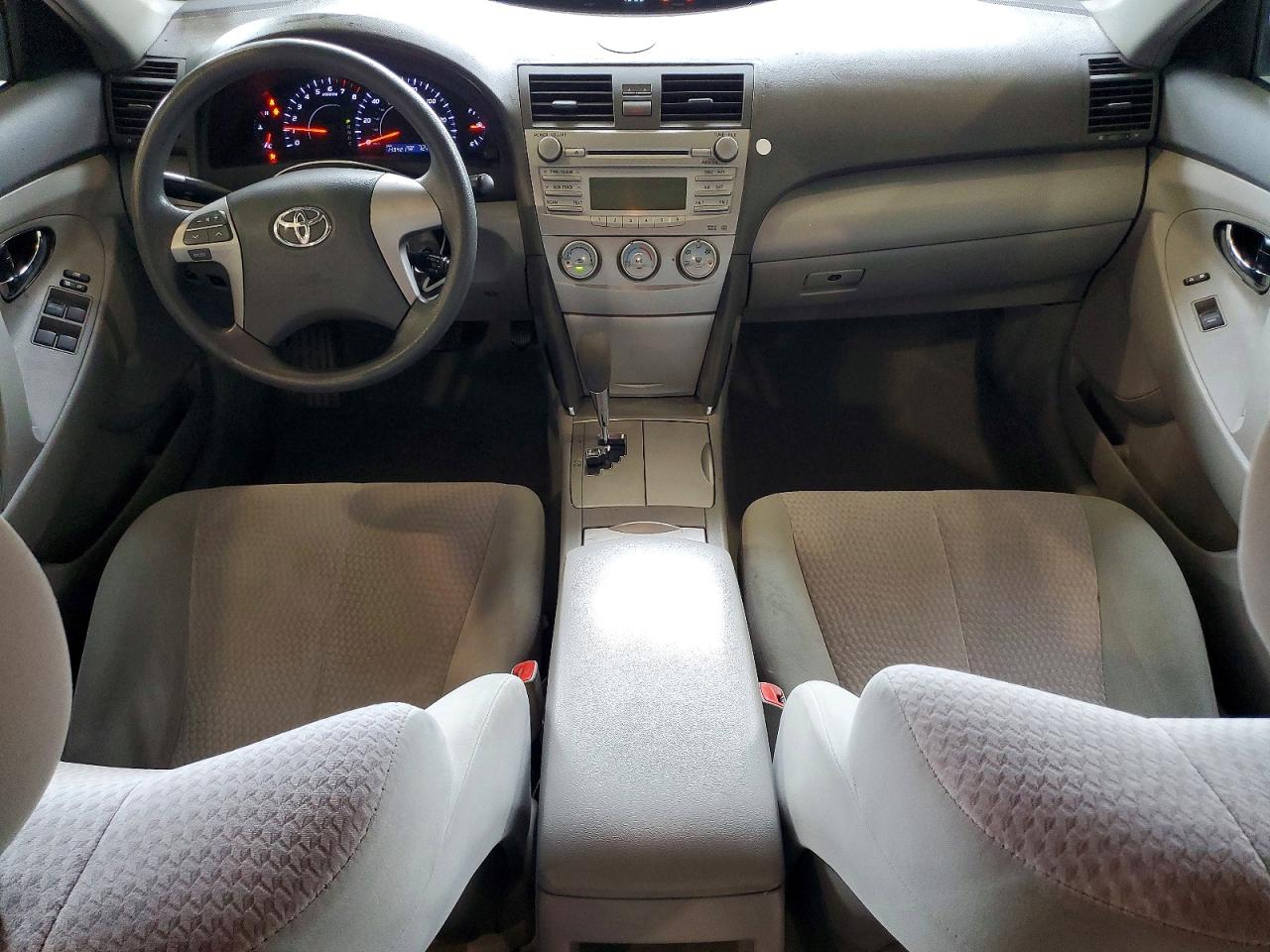 2010 TOYOTA CAMRY LE photo 8