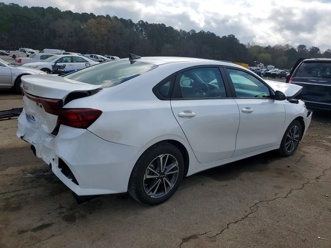 2024 KIA FORTE LXS photo 5