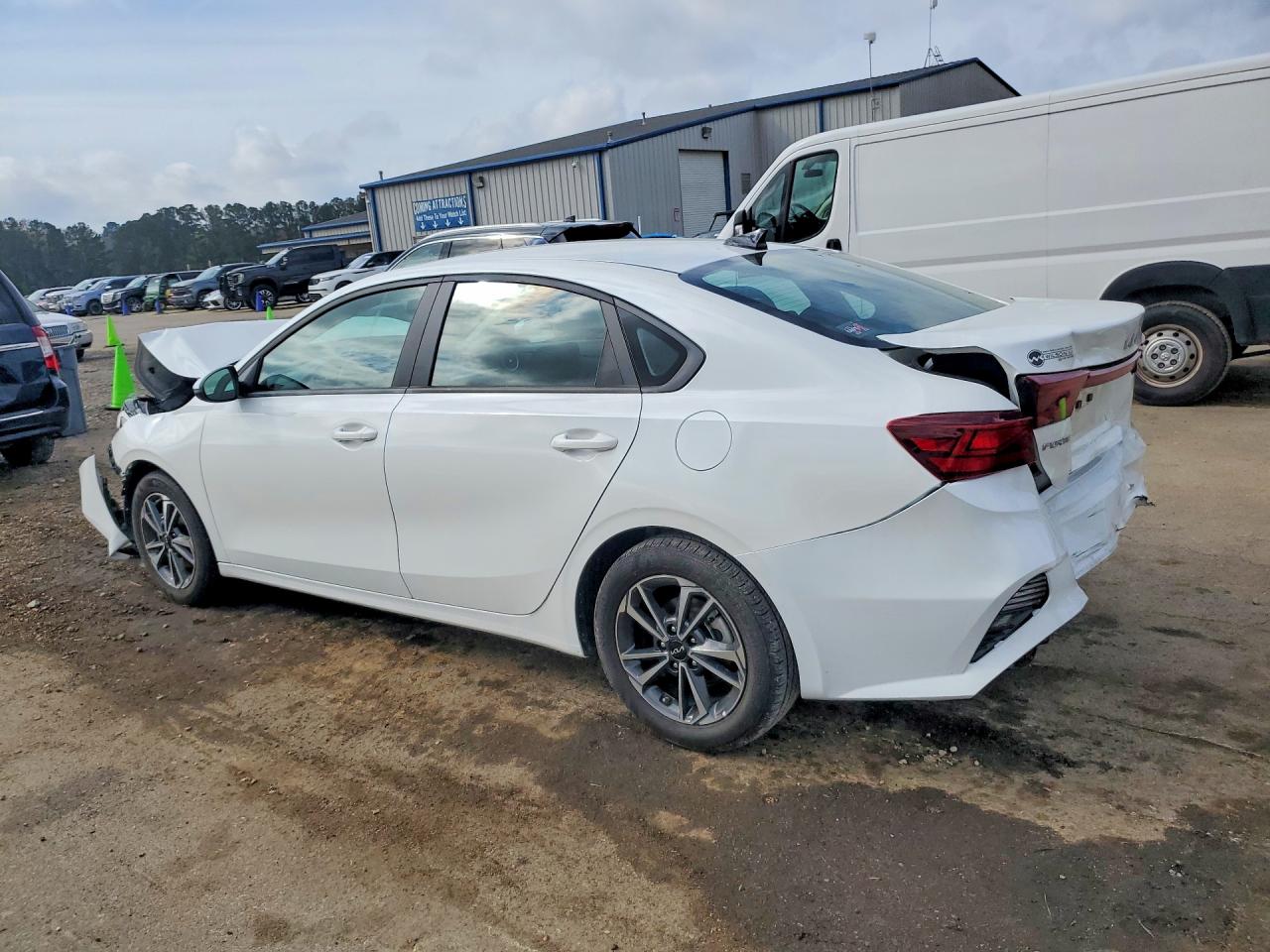 2024 KIA FORTE LXS photo 3