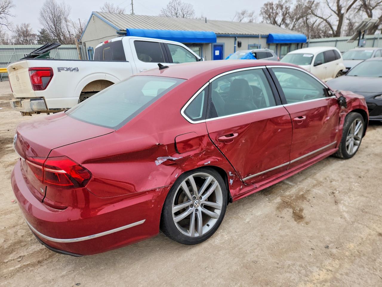 2017 VOLKSWAGEN PASSAT R-LINE photo 5