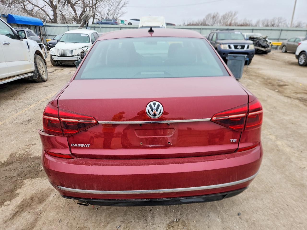 2017 VOLKSWAGEN PASSAT R-LINE photo 11