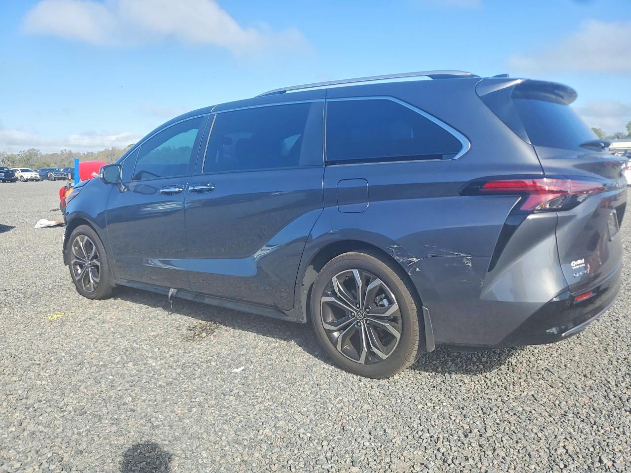 2025 TOYOTA SIENNA PLATINUM 7-PASSENGER photo 3