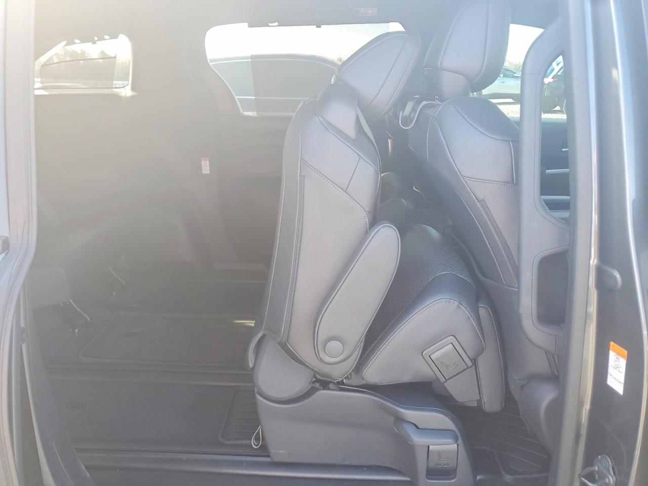 2025 TOYOTA SIENNA PLATINUM 7-PASSENGER photo 21