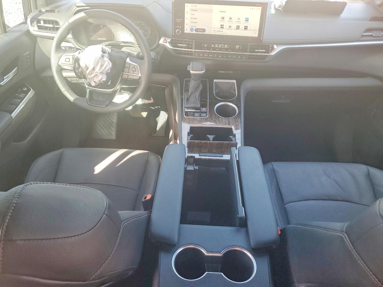 2025 TOYOTA SIENNA PLATINUM 7-PASSENGER photo 15
