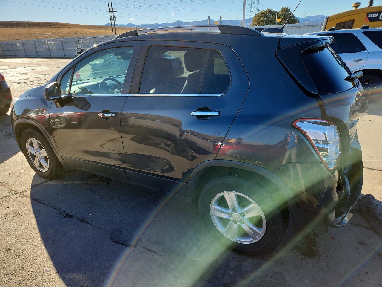 2017 CHEVROLET TRAX 1LT photo 4