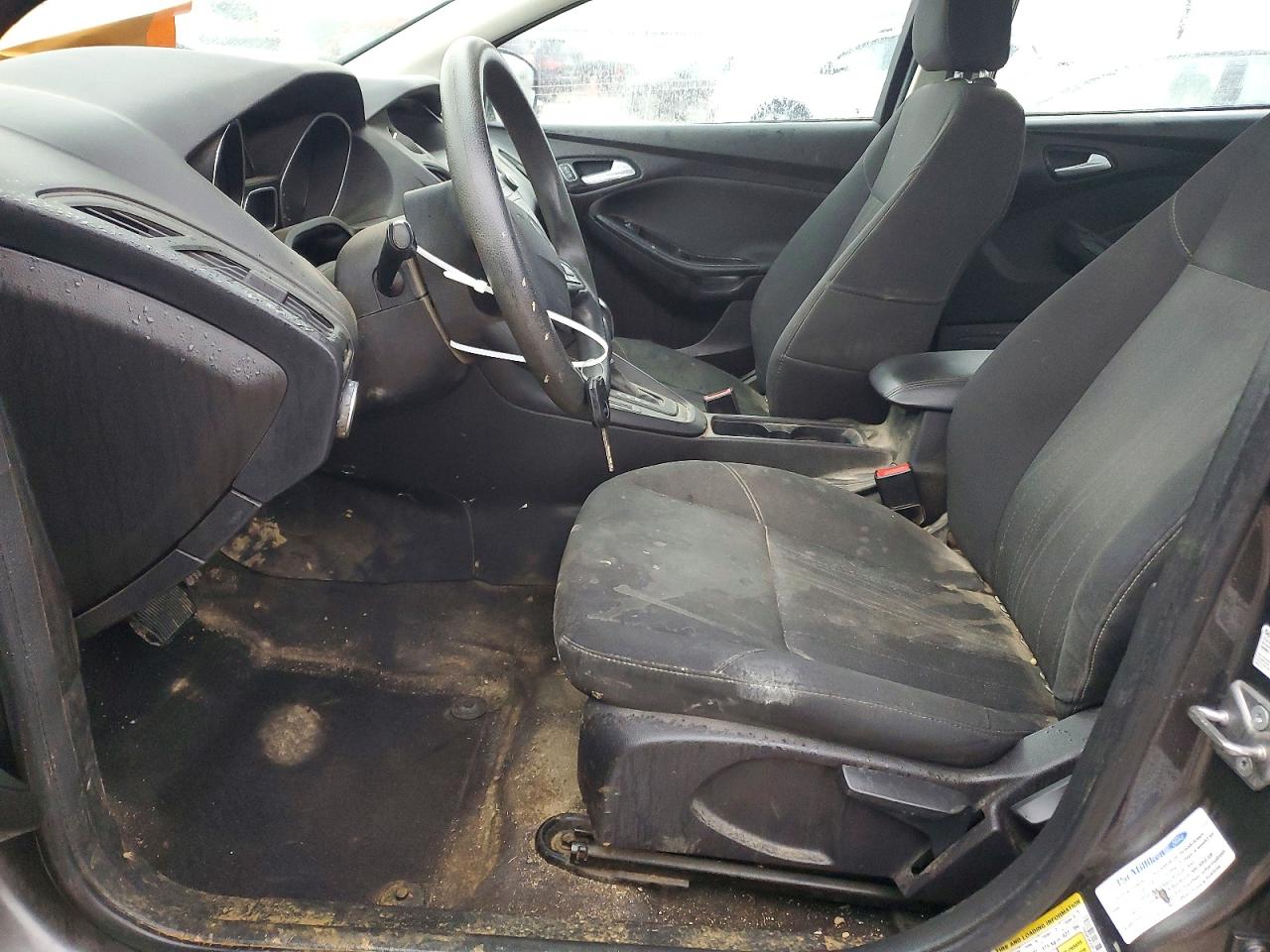 2015 FORD FOCUS SE photo 13