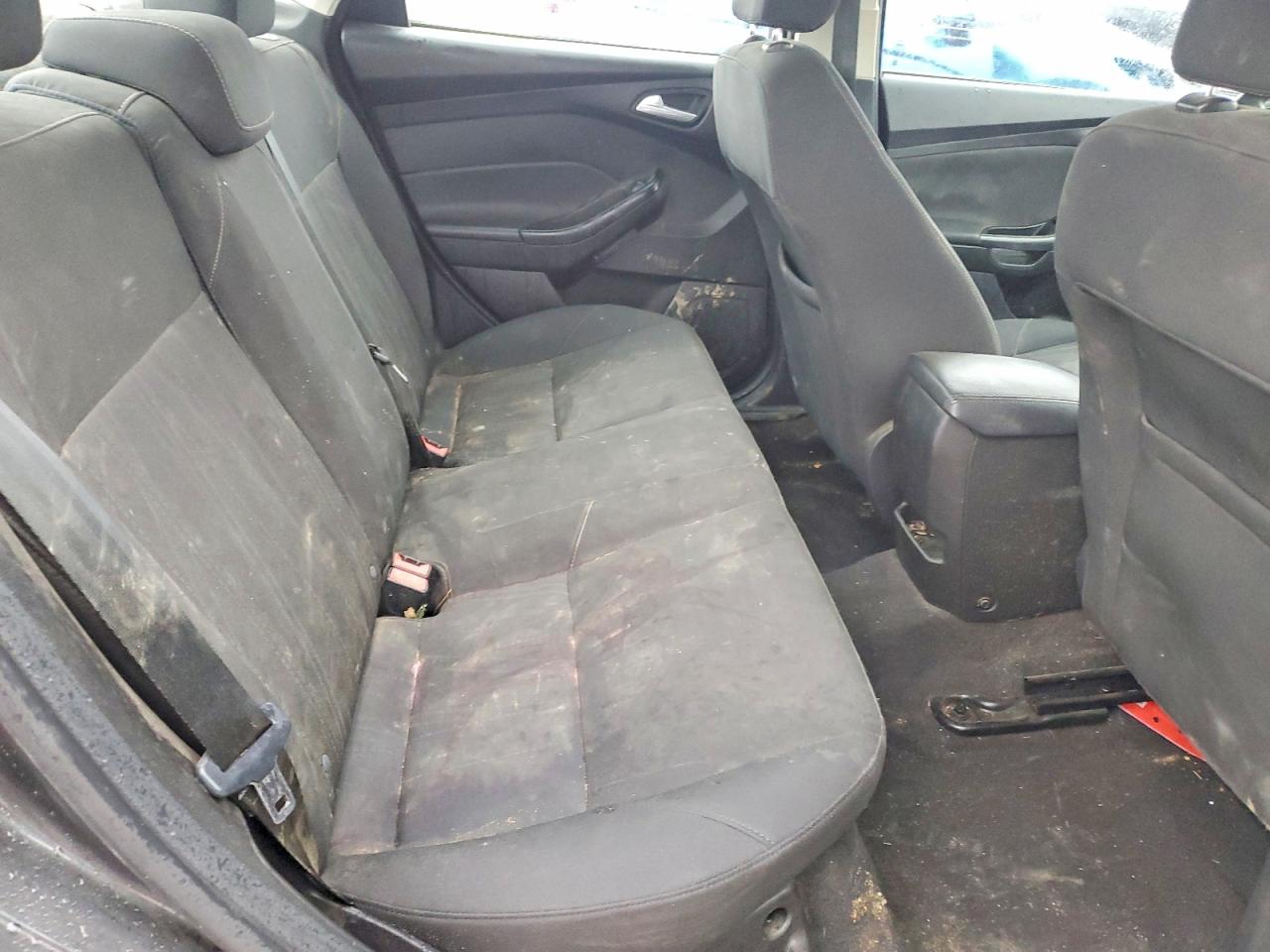 2015 FORD FOCUS SE photo 19
