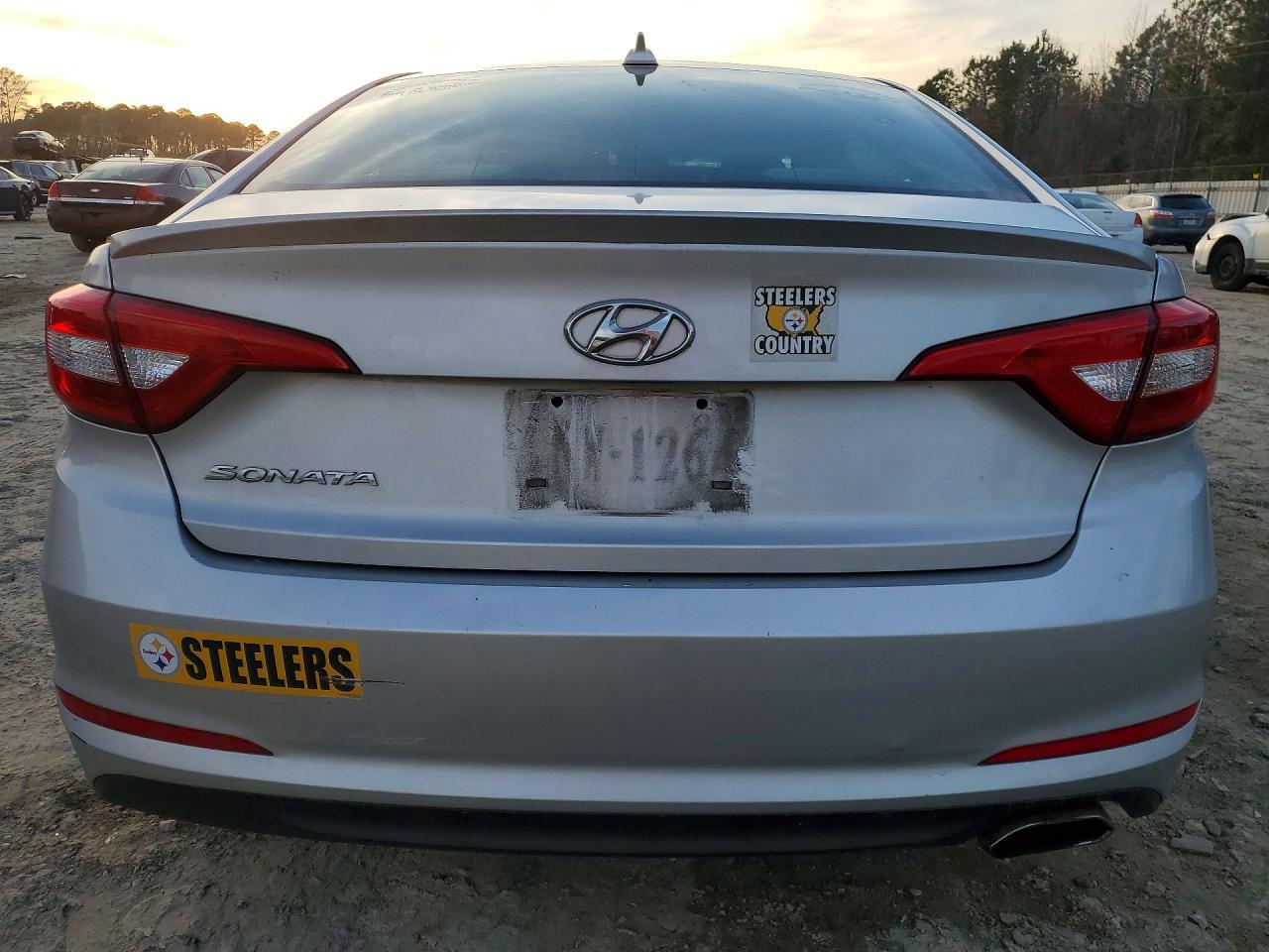 2015 HYUNDAI SONATA SE photo 11