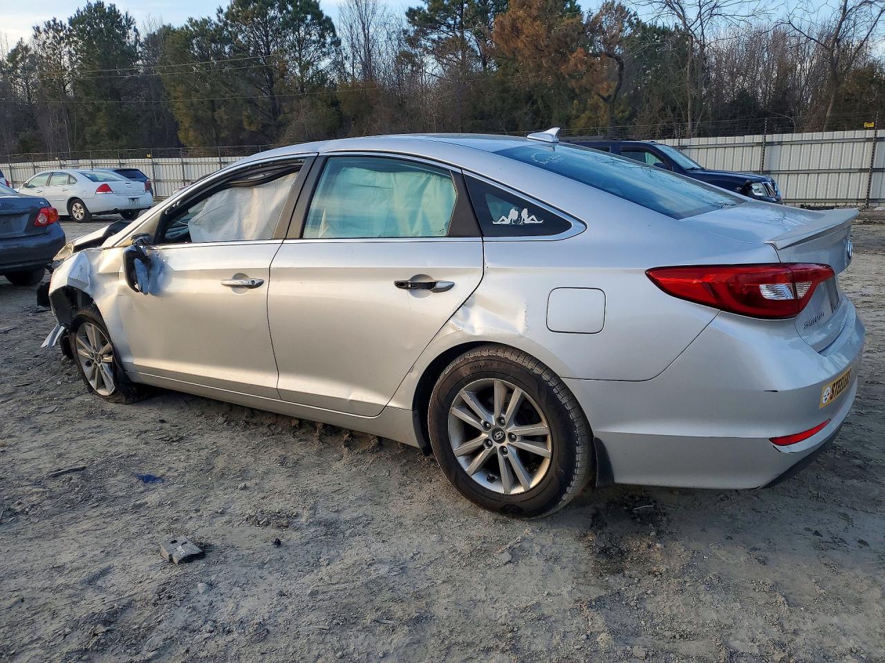 2015 HYUNDAI SONATA SE photo 3