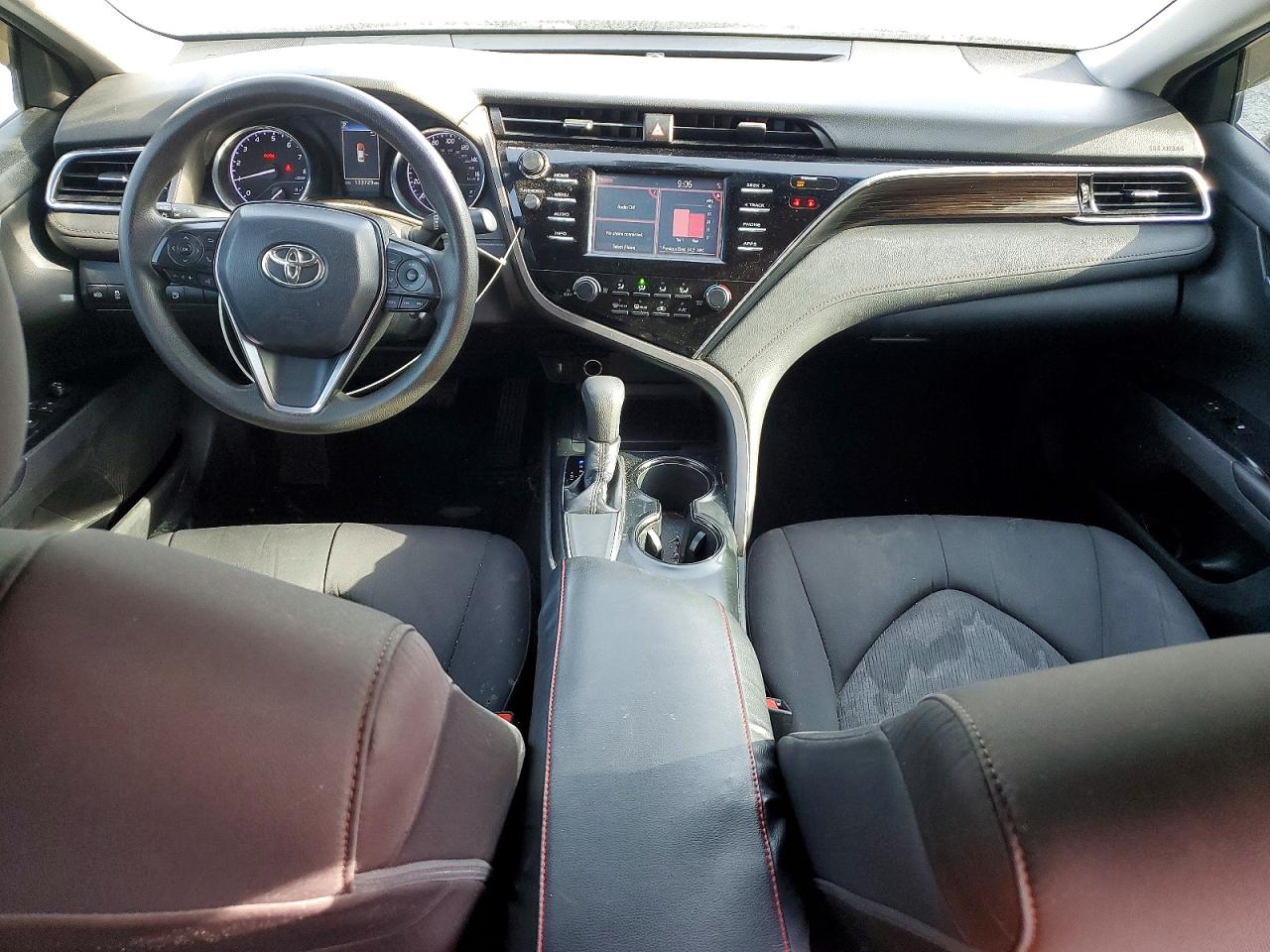 2018 TOYOTA CAMRY LE photo 8