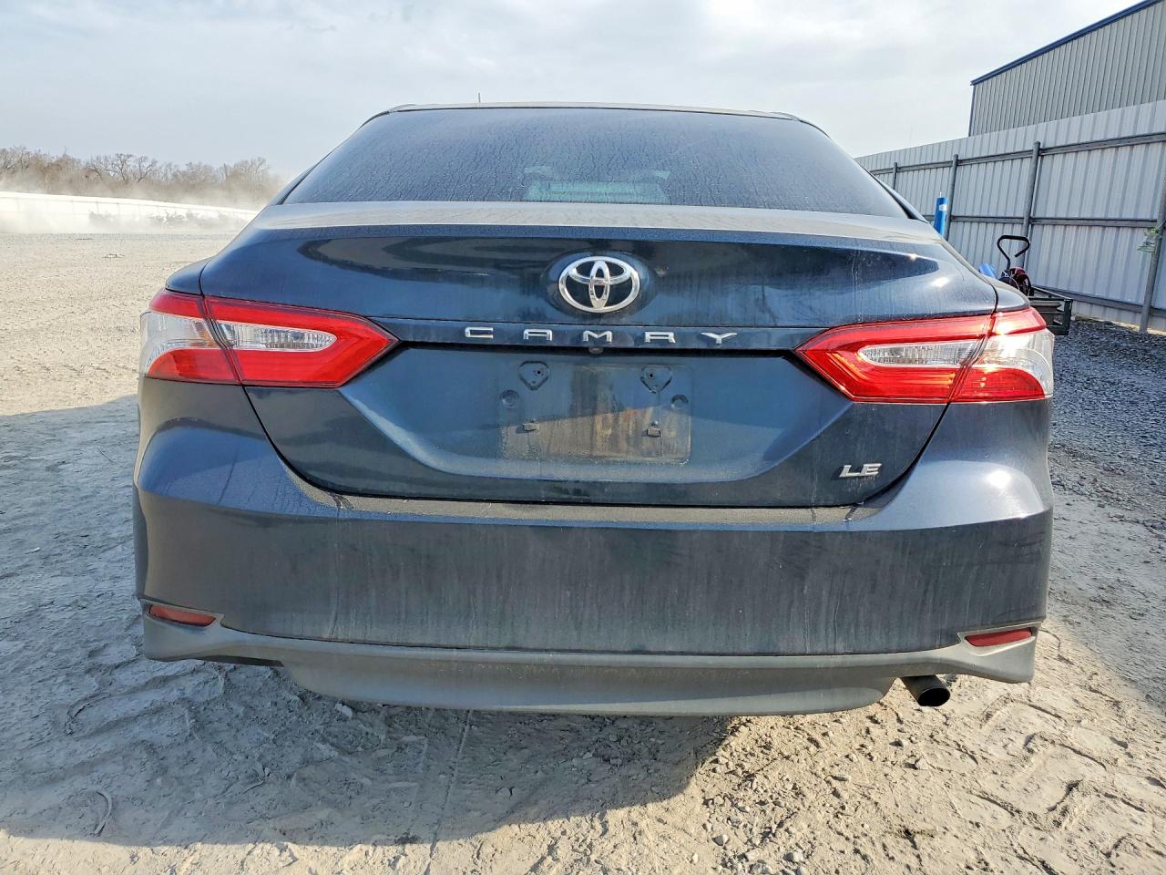 2018 TOYOTA CAMRY LE photo 6