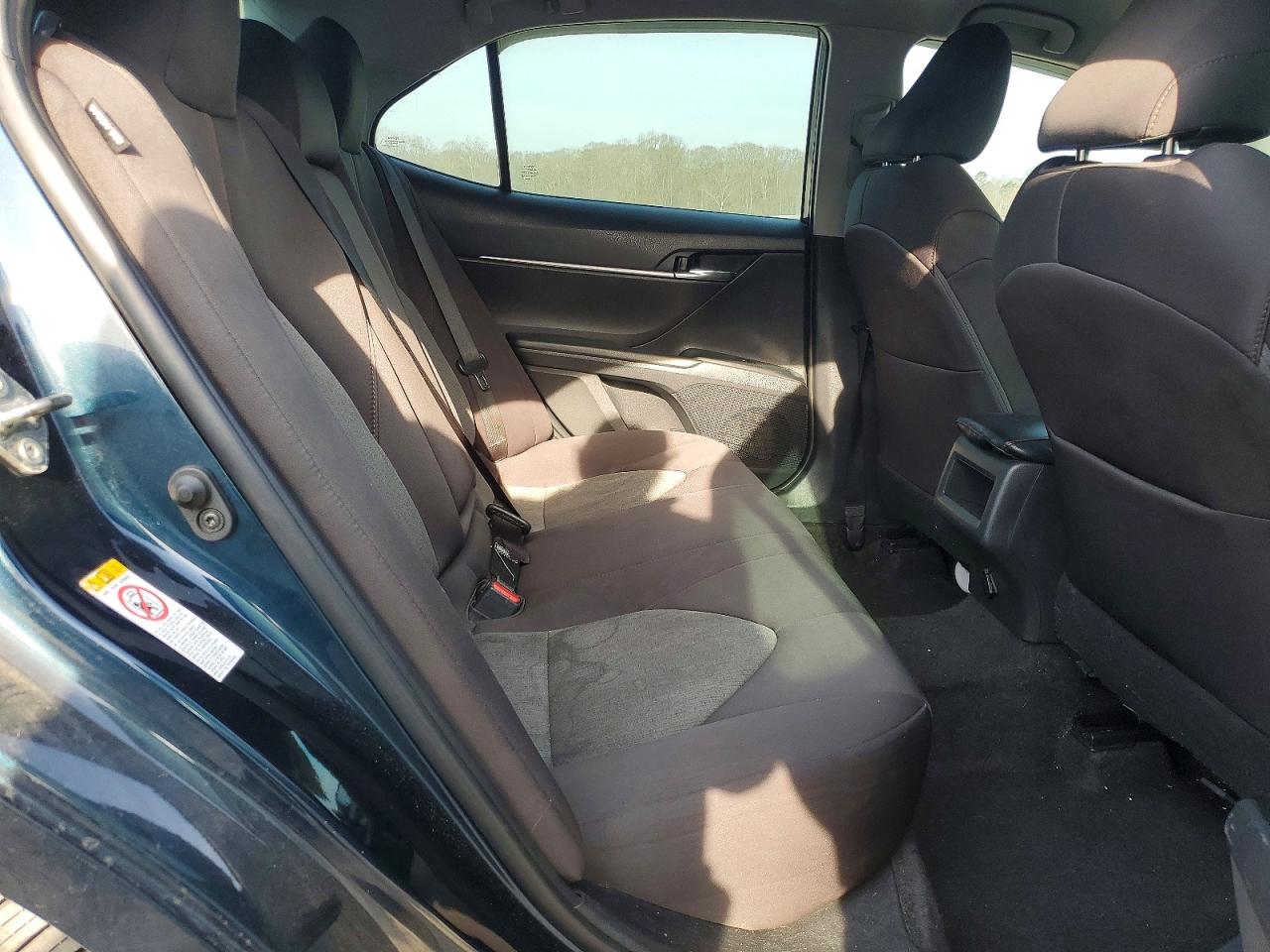 2018 TOYOTA CAMRY LE photo 10