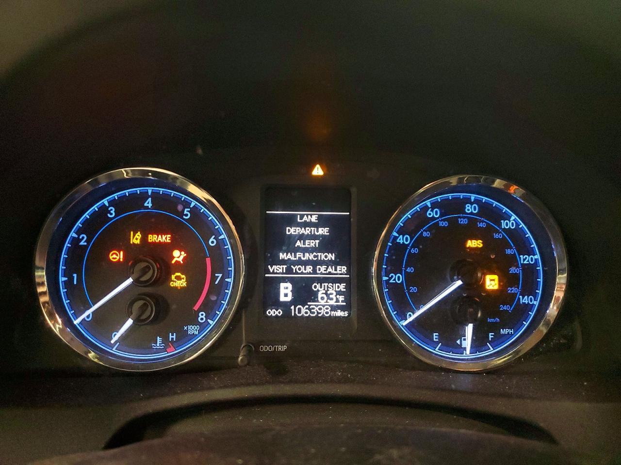 2018 TOYOTA COROLLA LE photo 9