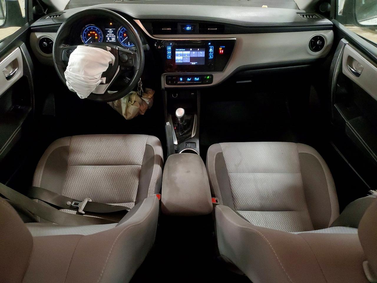 2018 TOYOTA COROLLA LE photo 8