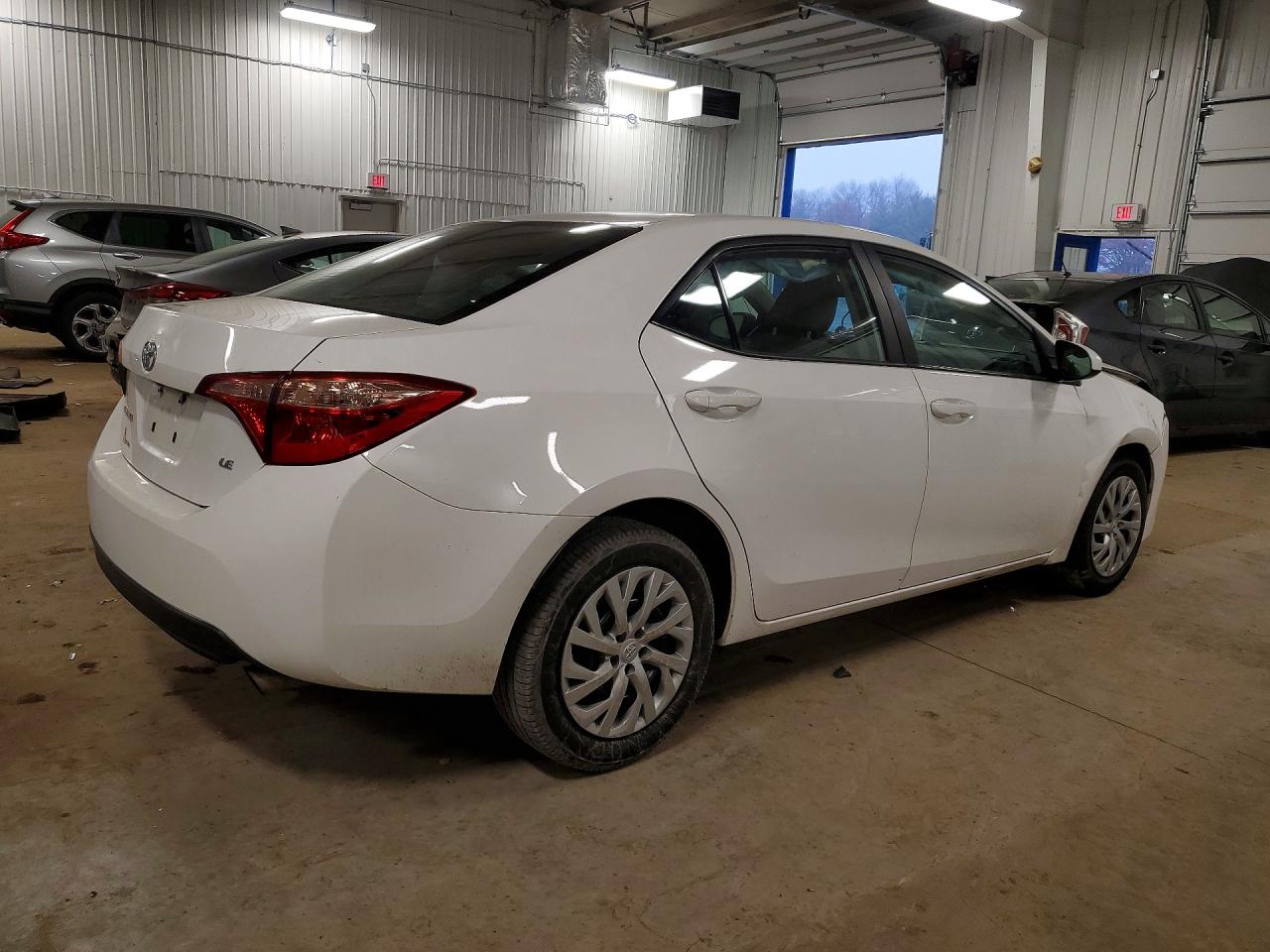 2018 TOYOTA COROLLA LE photo 3