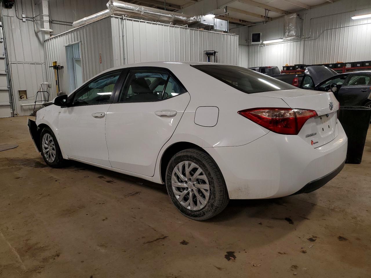 2018 TOYOTA COROLLA LE photo 2