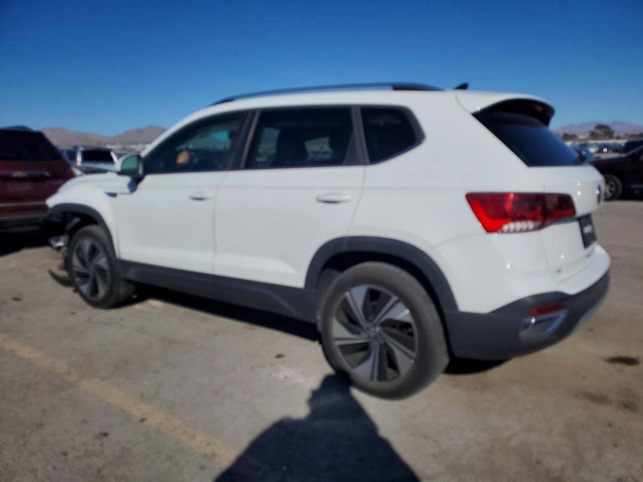 2024 VOLKSWAGEN TAOS SE photo 3
