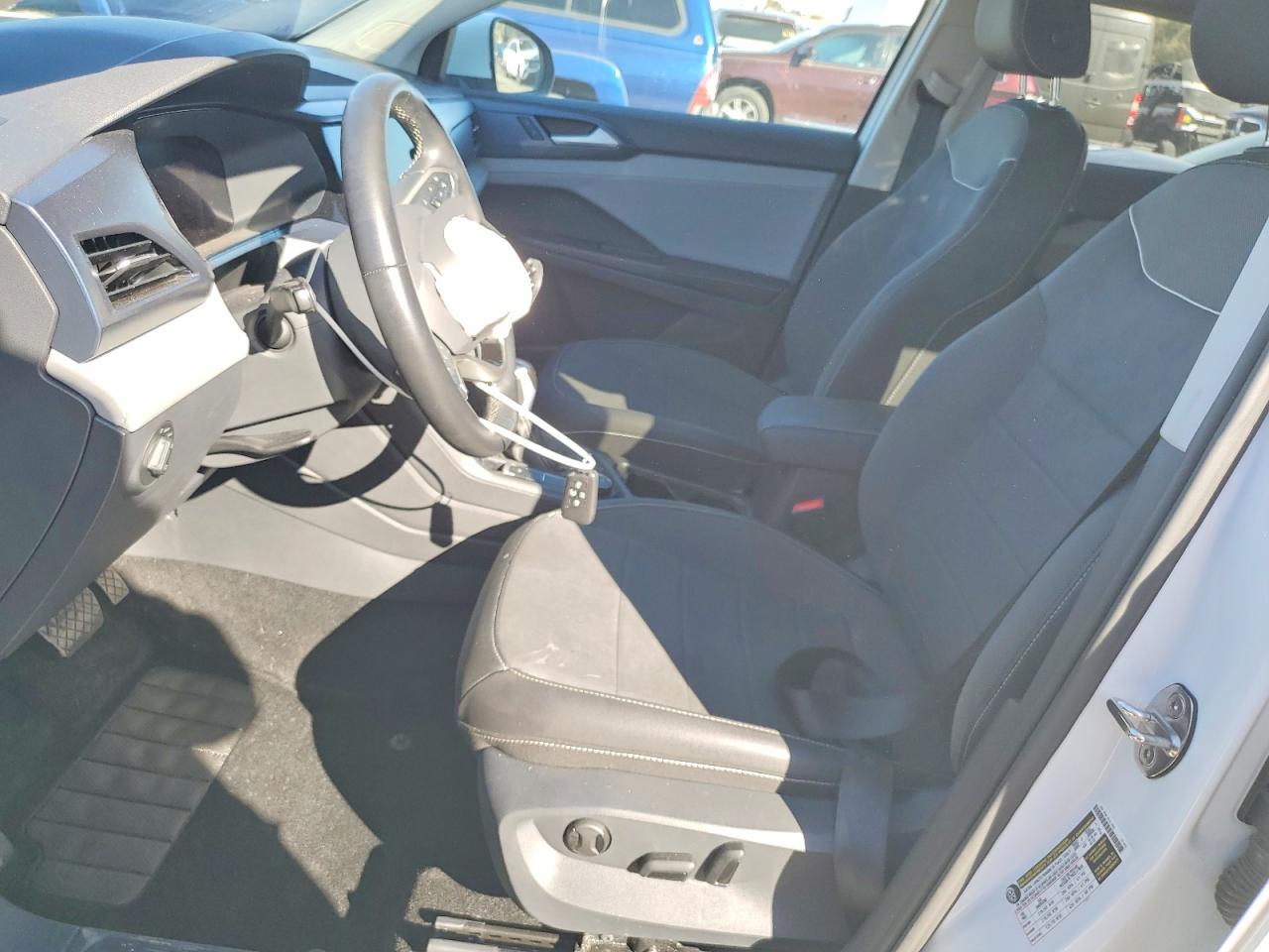 2024 VOLKSWAGEN TAOS SE photo 13