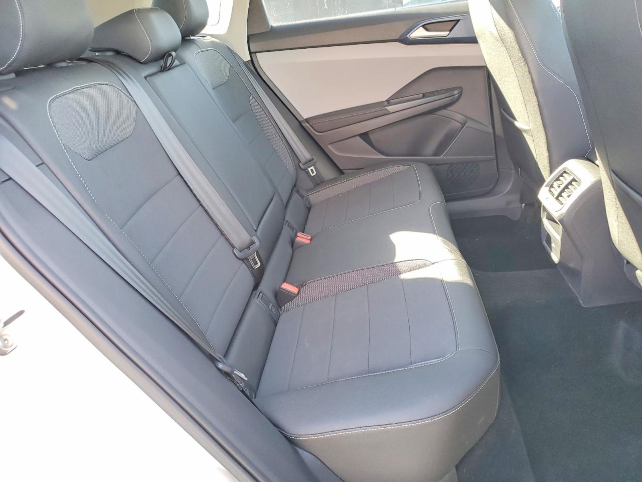 2024 VOLKSWAGEN TAOS SE photo 21