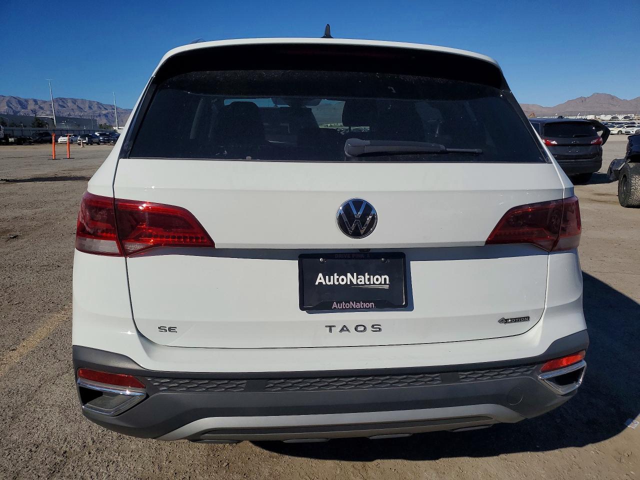 2024 VOLKSWAGEN TAOS SE photo 11