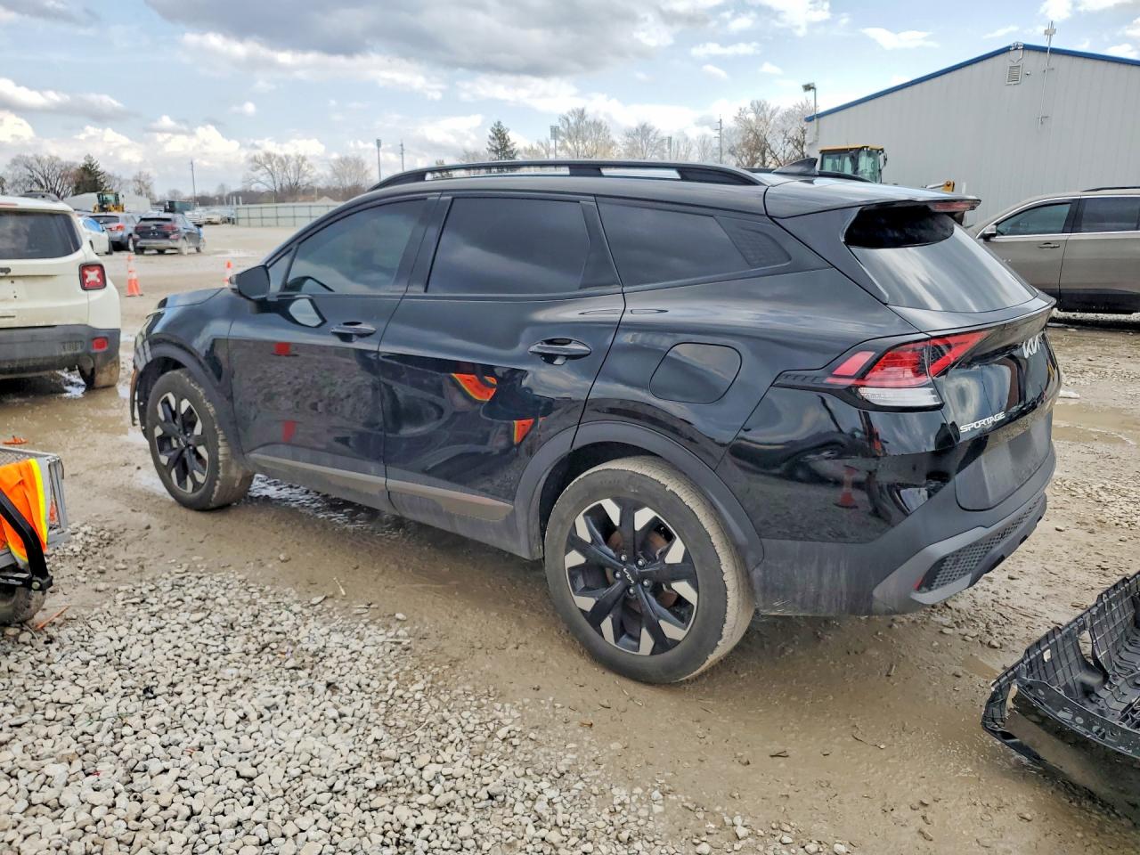2023 KIA SPORTAGE X-LINE photo 2