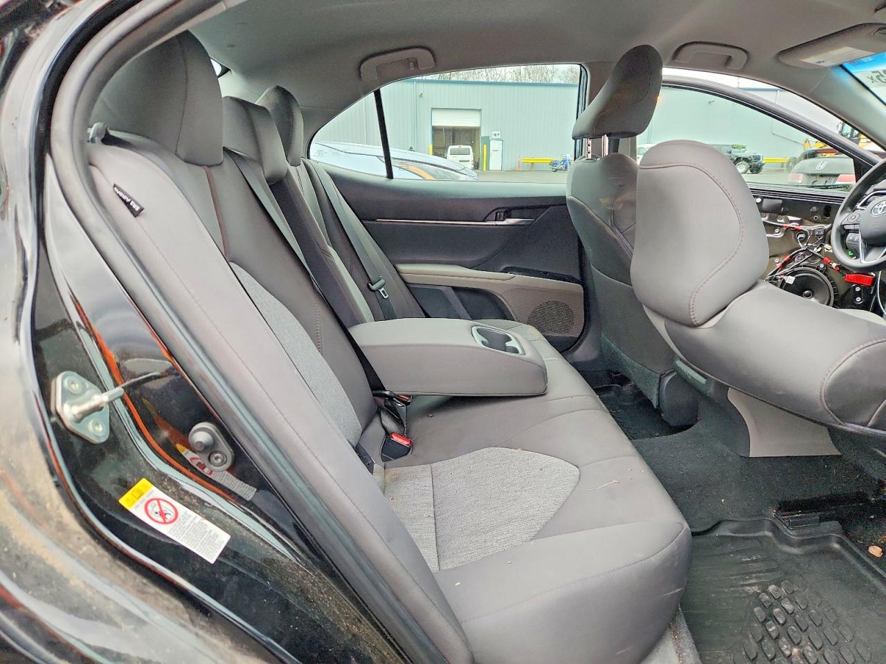 2019 TOYOTA CAMRY LE photo 10