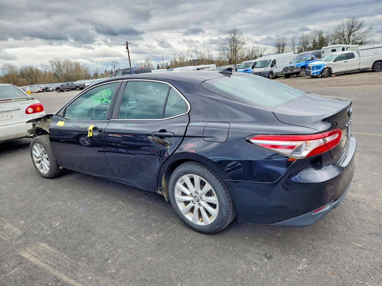 2019 TOYOTA CAMRY LE photo 2