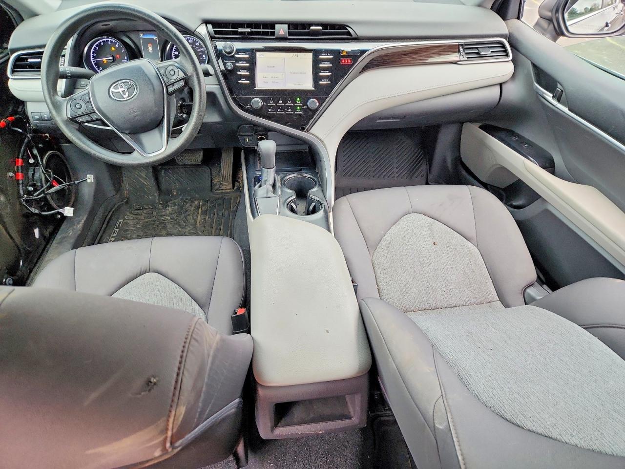 2019 TOYOTA CAMRY LE photo 8