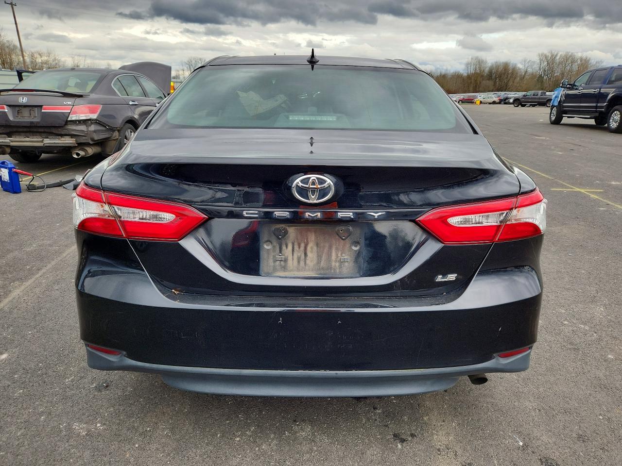 2019 TOYOTA CAMRY LE photo 6