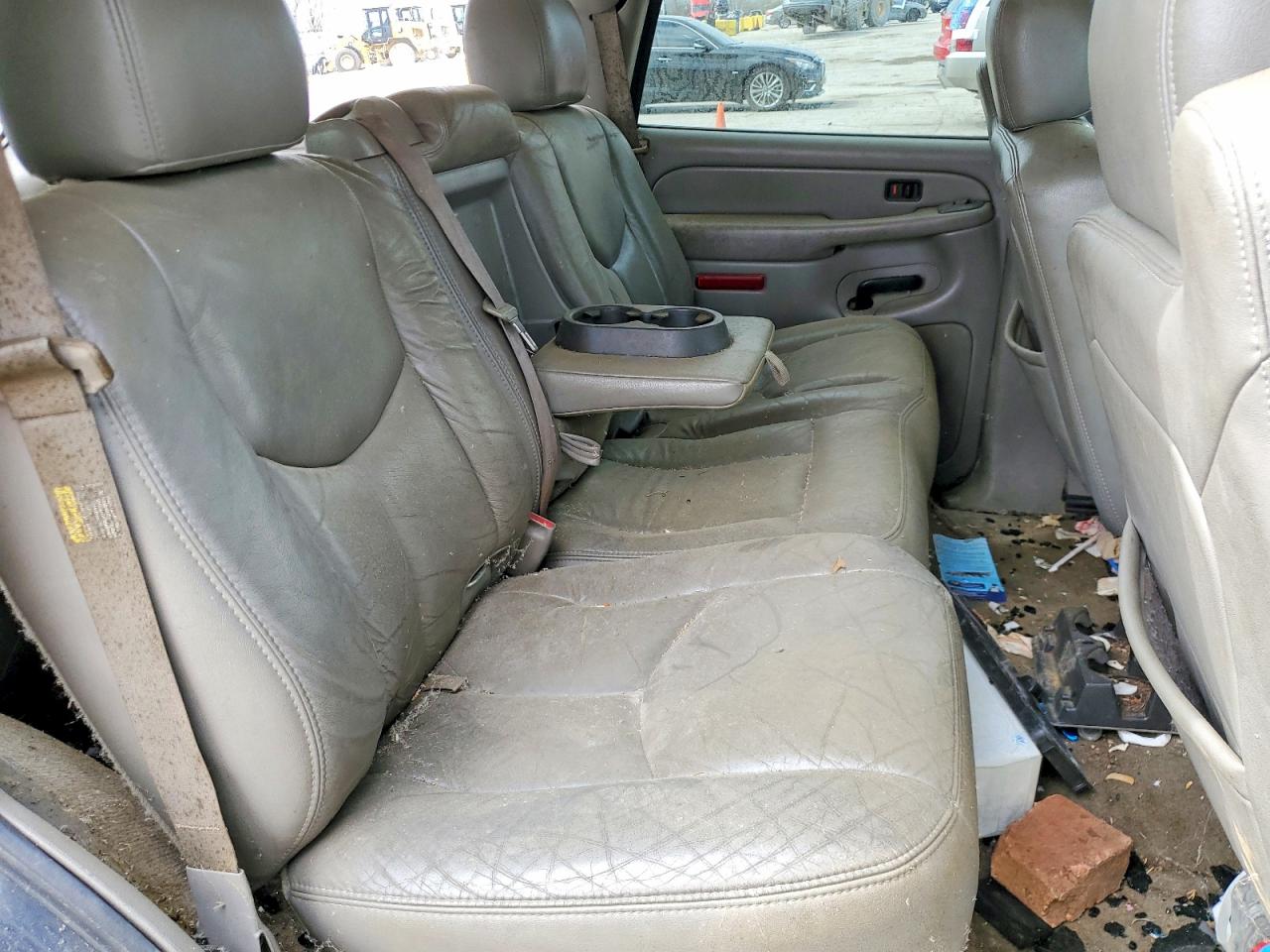 2004 GMC YUKON photo 21