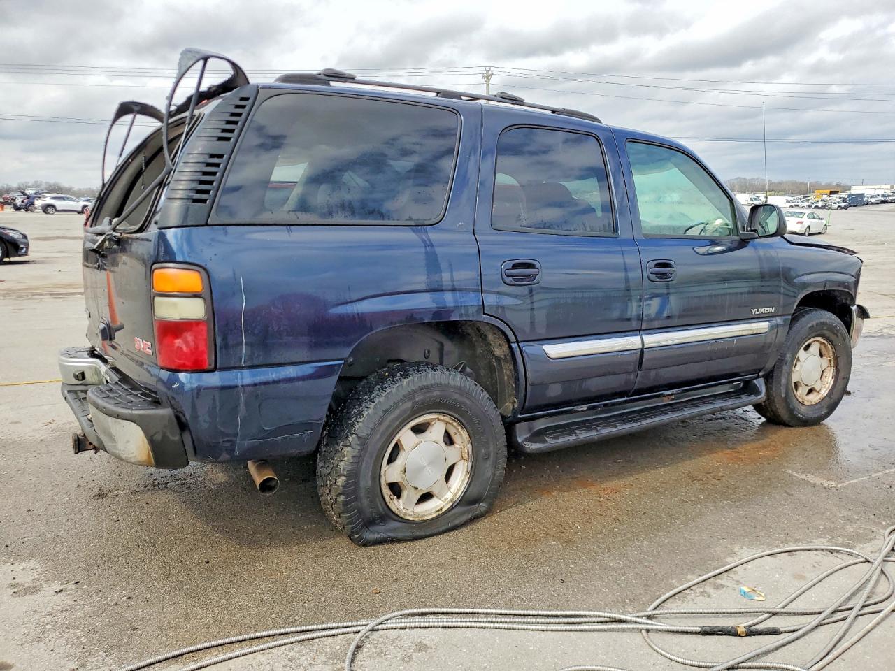 2004 GMC YUKON photo 5