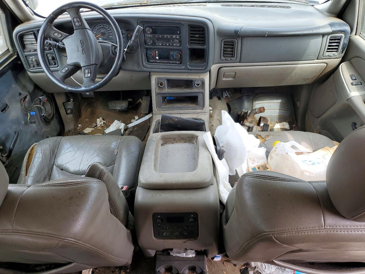 2004 GMC YUKON photo 15