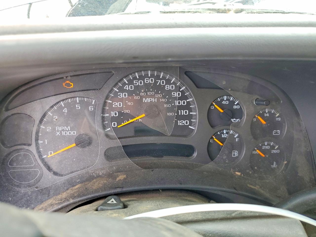2004 GMC YUKON photo 17