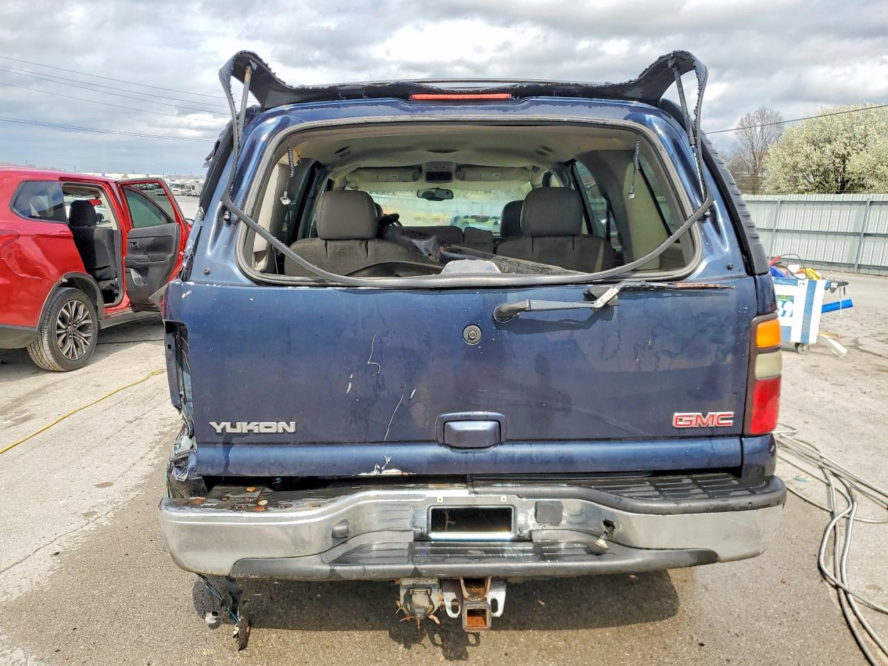 2004 GMC YUKON photo 11