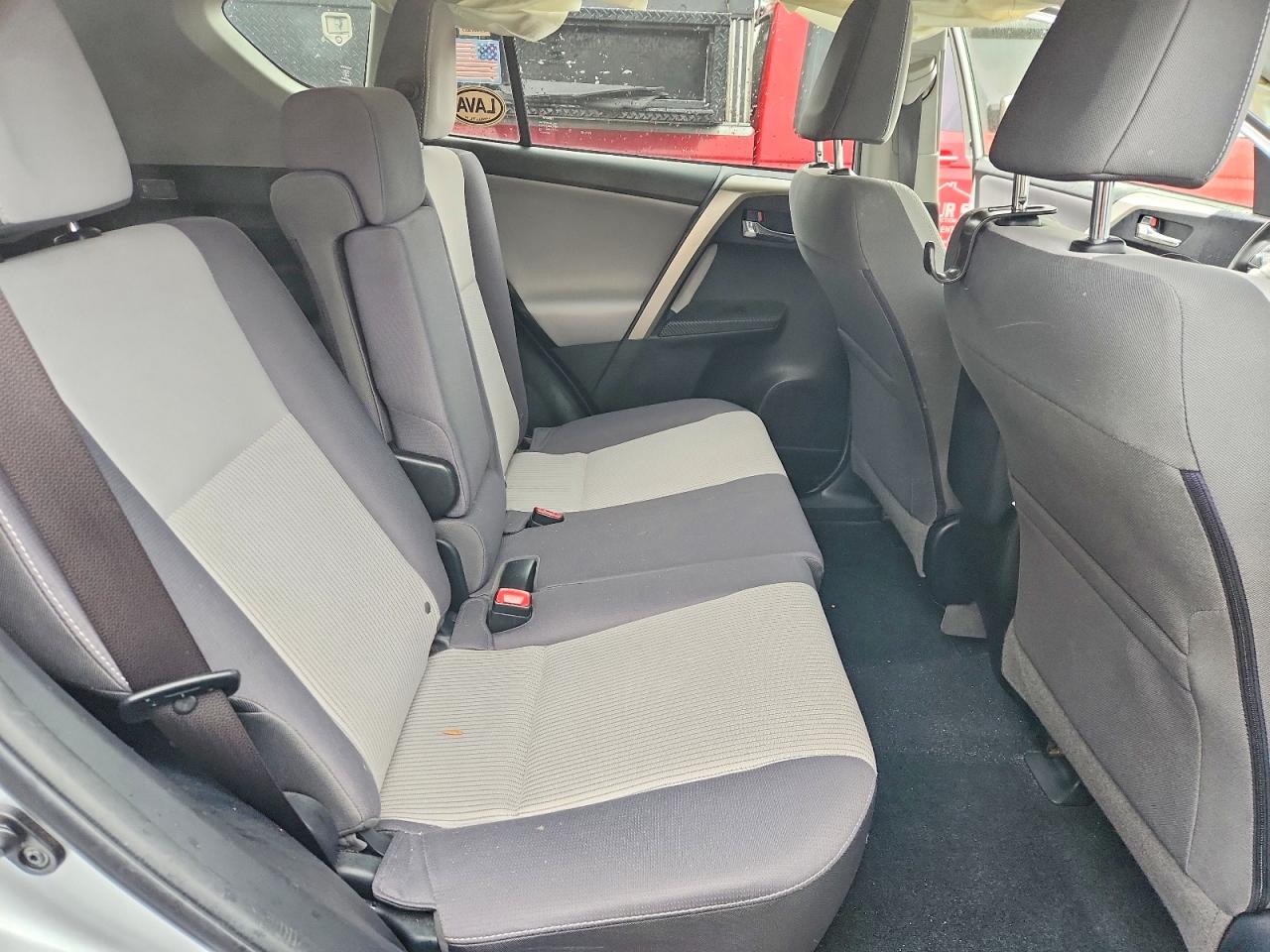 2015 TOYOTA RAV4 XLE photo 10