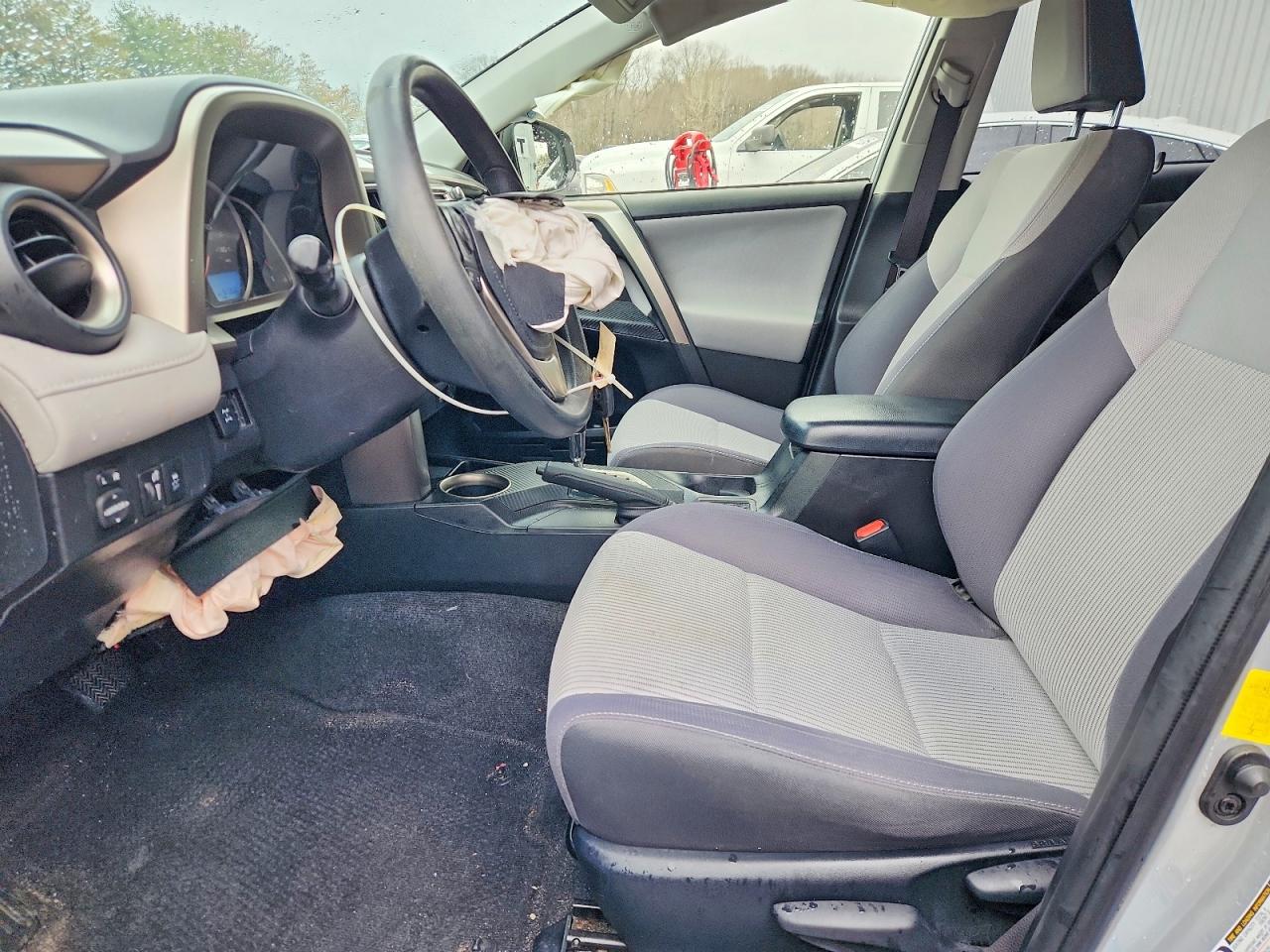 2015 TOYOTA RAV4 XLE photo 7