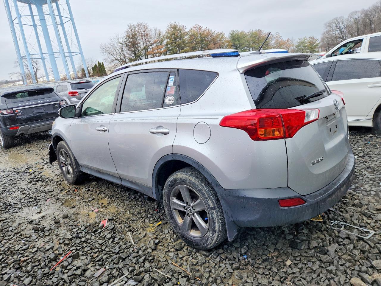 2015 TOYOTA RAV4 XLE photo 2