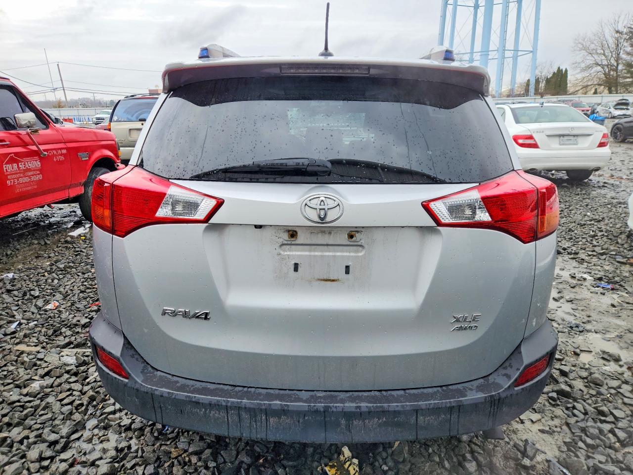 2015 TOYOTA RAV4 XLE photo 6