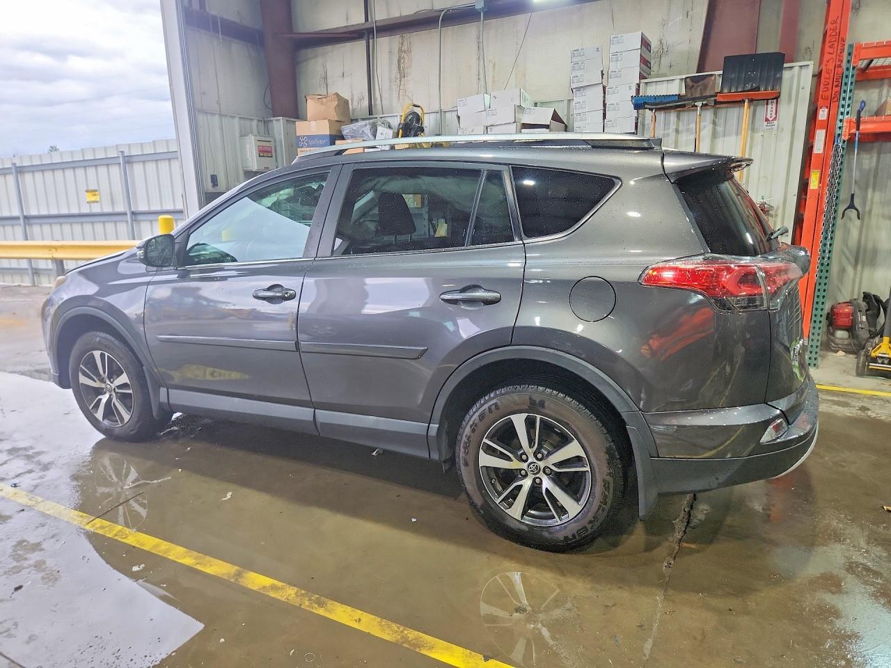 2017 TOYOTA RAV4 XLE photo 2
