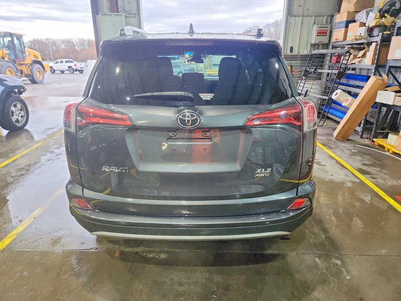 2017 TOYOTA RAV4 XLE photo 6