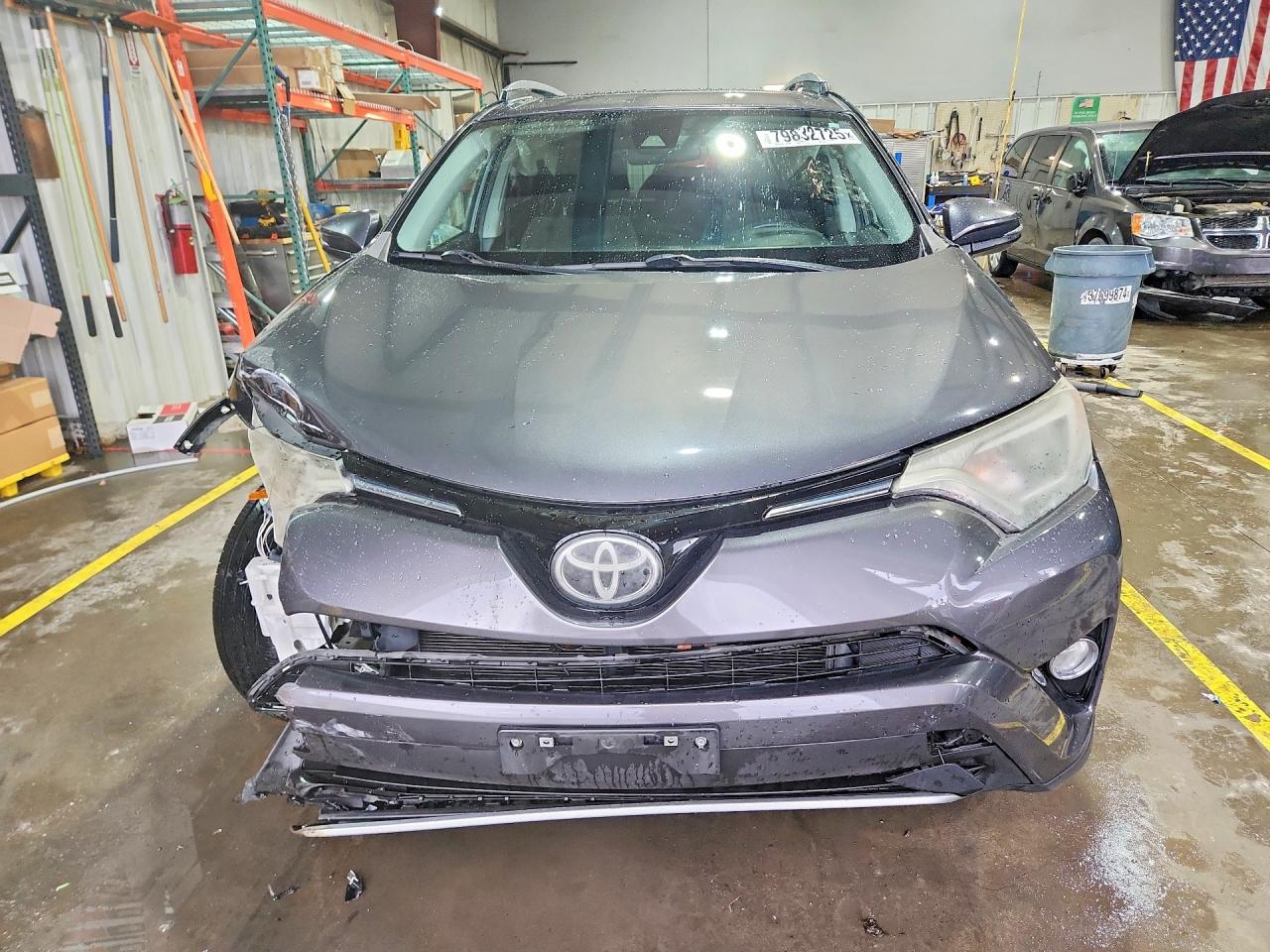 2017 TOYOTA RAV4 XLE photo 5
